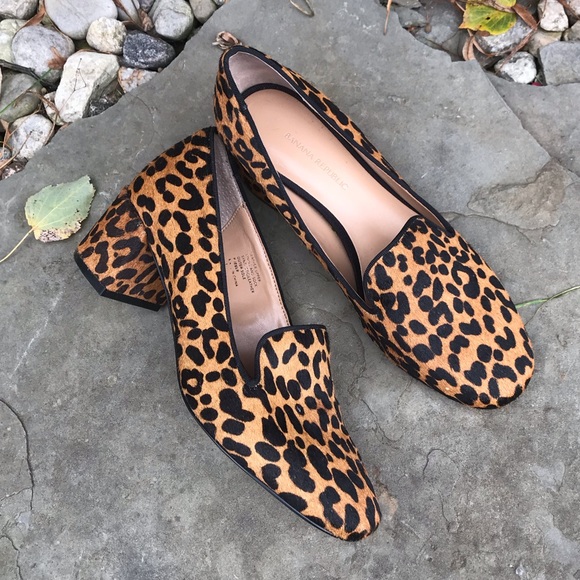Banana Republic Shoes - Banana Republic leather leopard printed pumps.